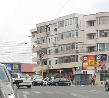 Autospeciala pompierilor constănţeni, lovită în plin de un autoturism